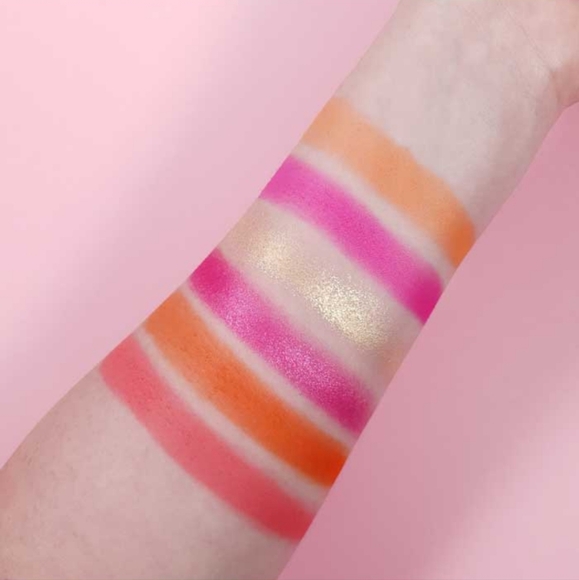 Revolution x Powerpuff Girls Blossom Power Eyeshadow Palette - Picture 8 of 12